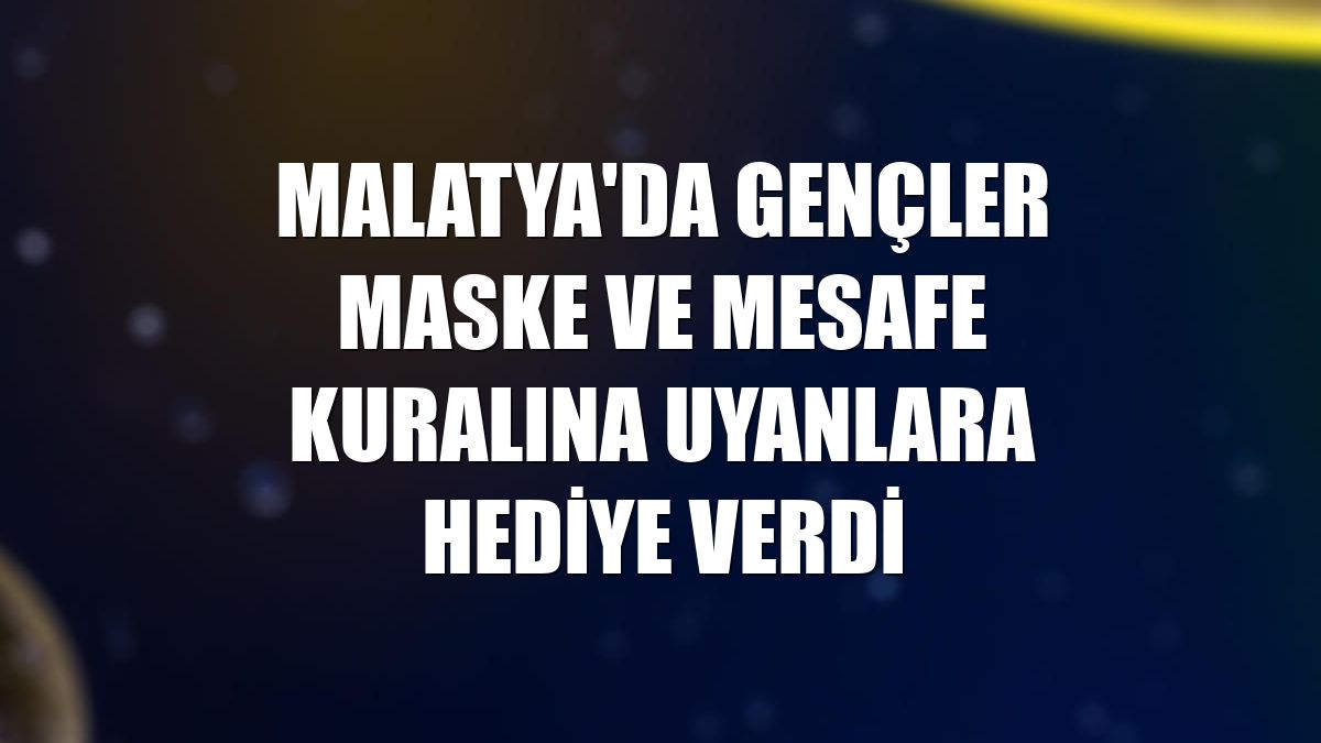 Malatya'da gençler maske ve mesafe kuralına uyanlara hediye verdi