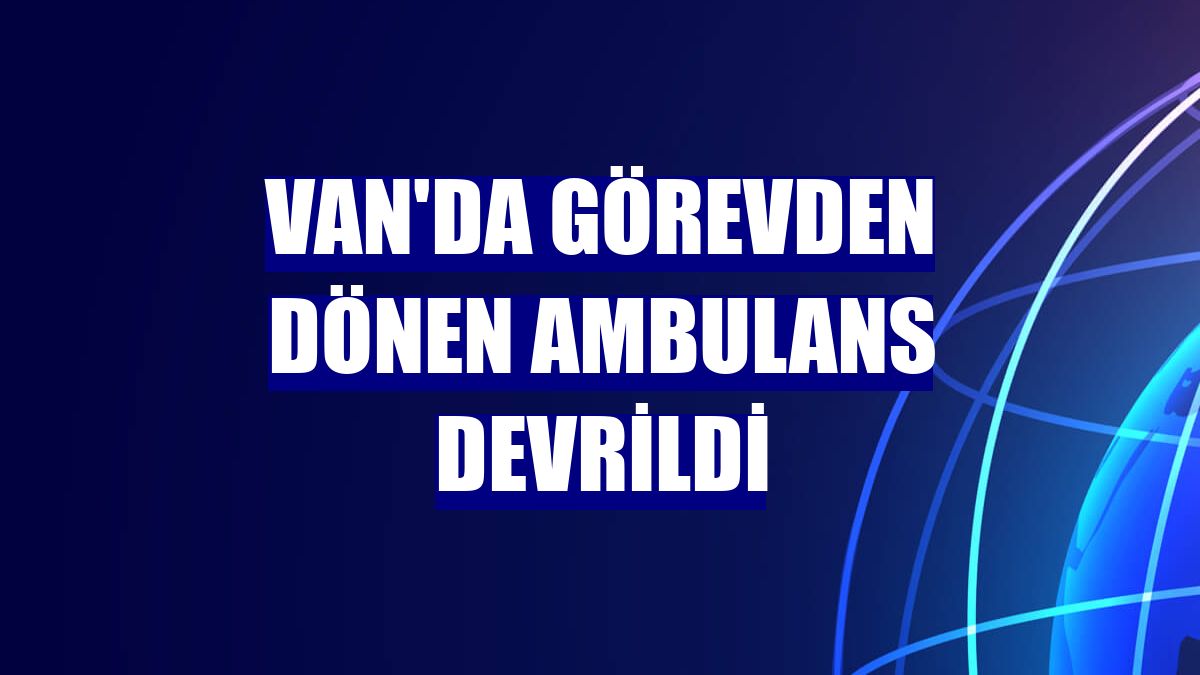 Van'da görevden dönen ambulans devrildi