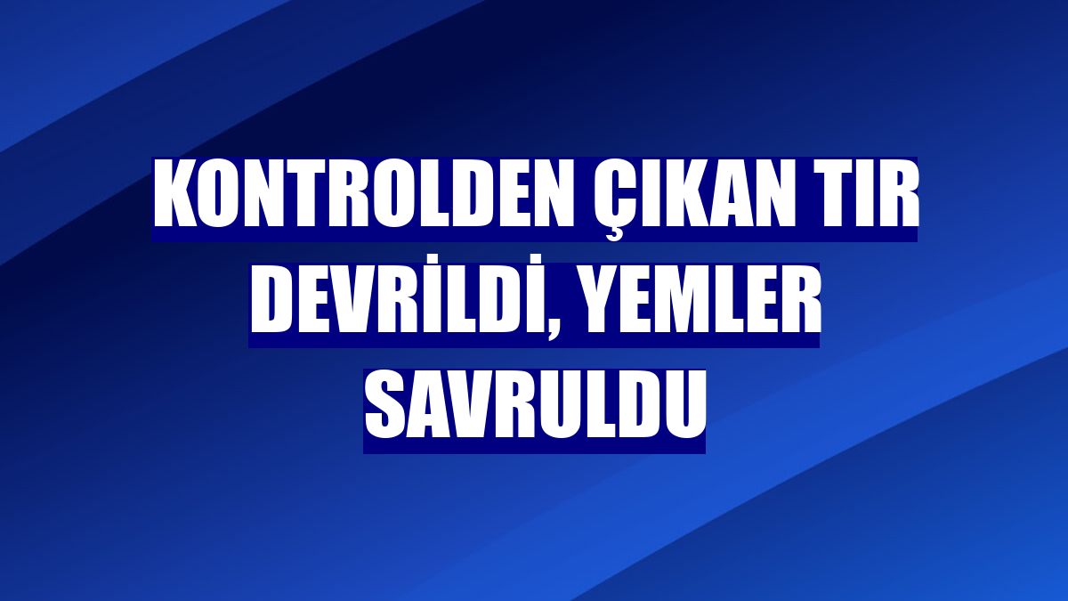 Kontrolden çıkan tır devrildi, yemler savruldu