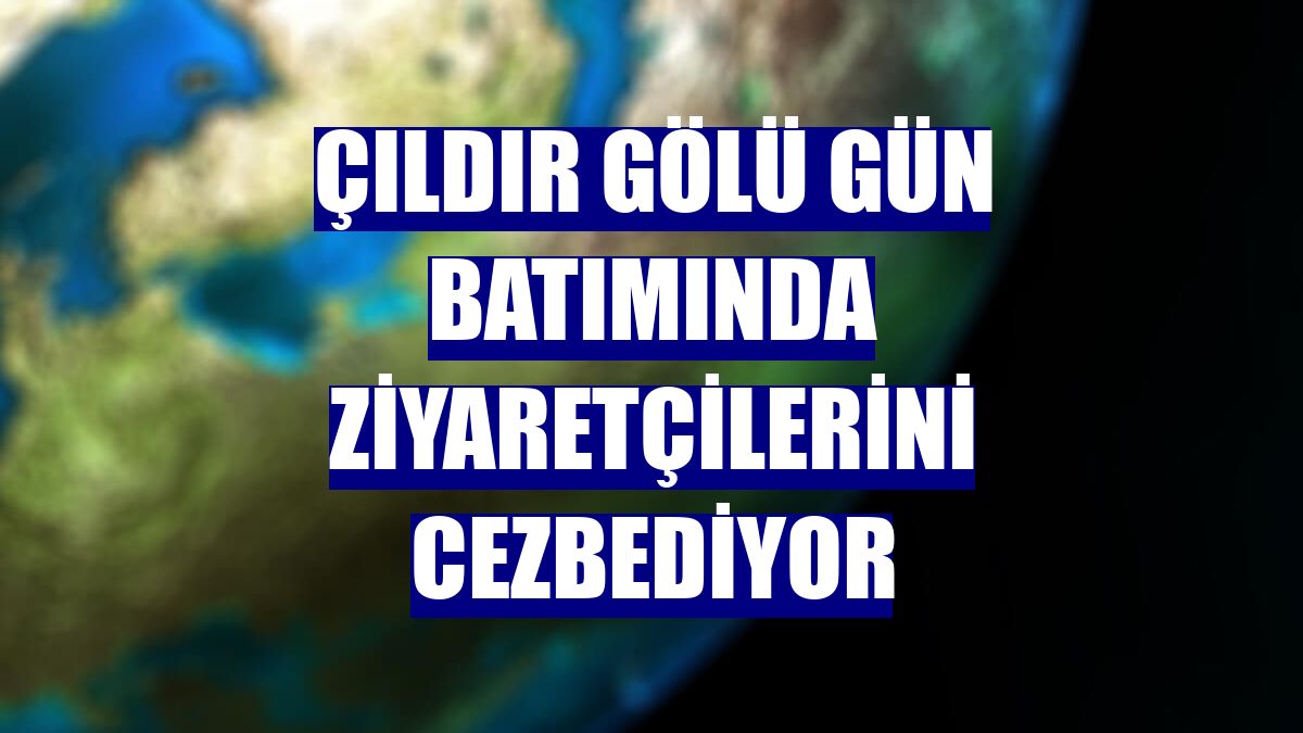 Çıldır Gölü gün batımında ziyaretçilerini cezbediyor