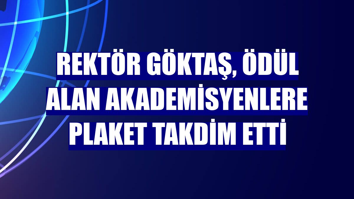 Rektör Göktaş, ödül alan akademisyenlere plaket takdim etti