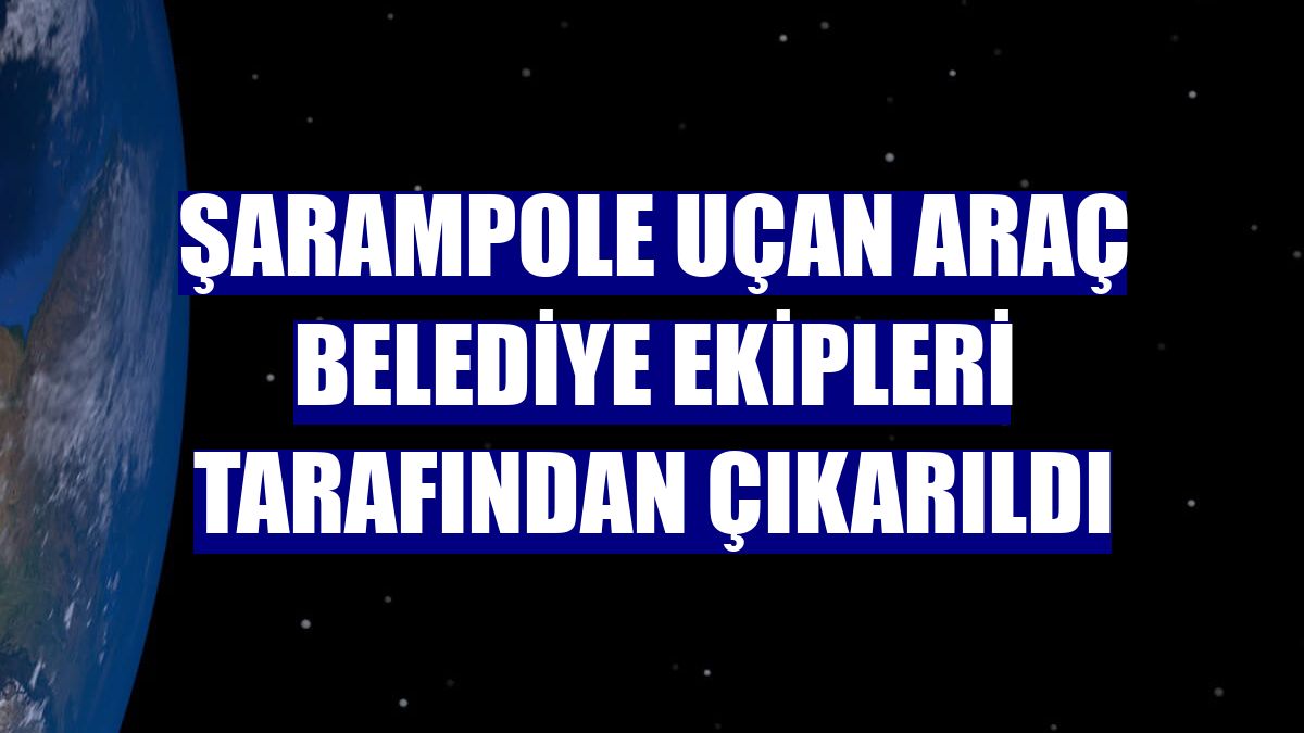 Şarampole uçan araç belediye ekipleri tarafından çıkarıldı