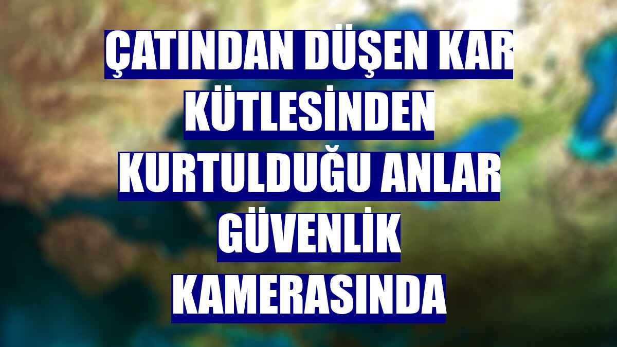 Çatından düşen kar kütlesinden kurtulduğu anlar güvenlik kamerasında