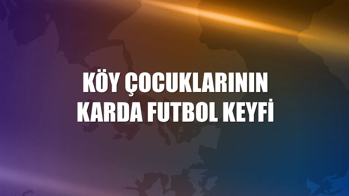 Köy çocuklarının karda futbol keyfi