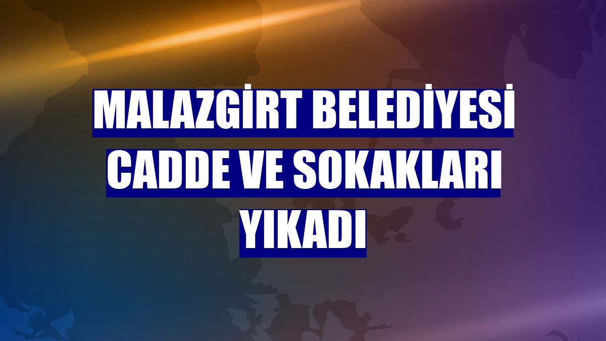 Malazgirt Belediyesi cadde ve sokakları yıkadı