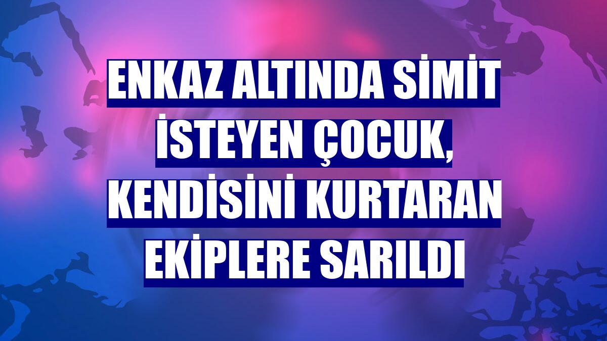 Enkaz altında simit isteyen çocuk, kendisini kurtaran ekiplere sarıldı