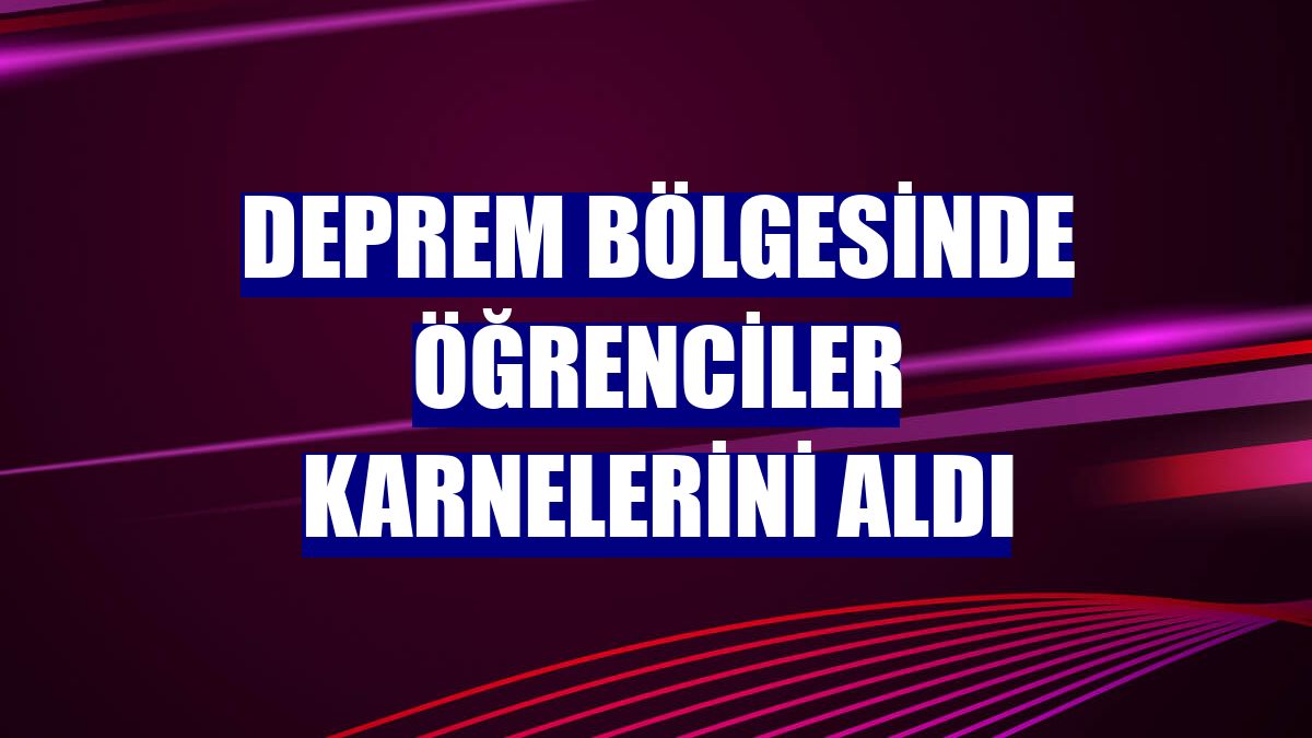 Deprem bölgesinde öğrenciler karnelerini aldı