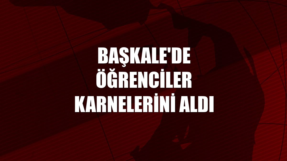 Başkale'de öğrenciler karnelerini aldı