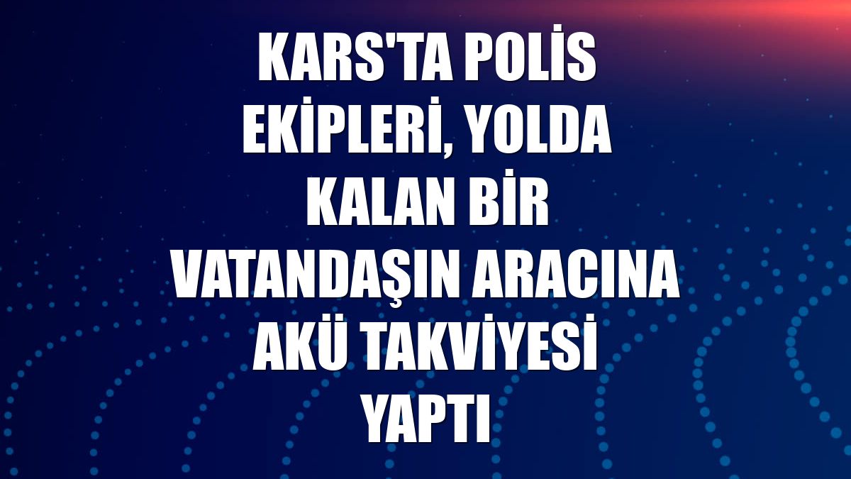 Kars'ta polis ekipleri, yolda kalan bir vatandaşın aracına akü takviyesi yaptı