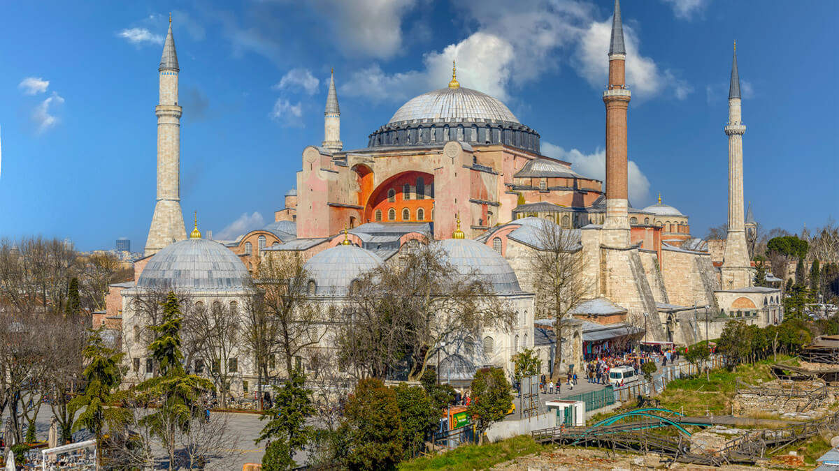Ayasofya: Tarihi ve Mimari Özellikleriyle İstanbul'un İhtişamlı Yapısı