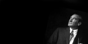 Atatürk Lisede Hangi Şehirdeki askeri Okulda Öğrenim Görmüştür?