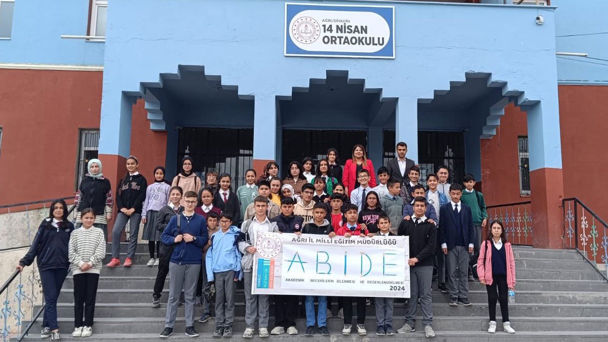 14 Nisan Ortaokulu: (MERKEZ / DİYADİN)