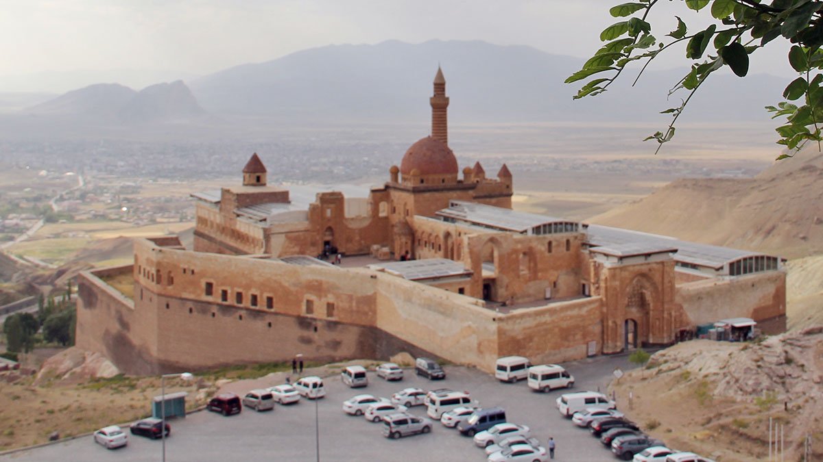 Ağrı ile İshak Paşa Sarayı Arası Kaç Km? Kaç Saat? Ağrı/İshak Paşa Sarayı Mesafe Bilgisi!