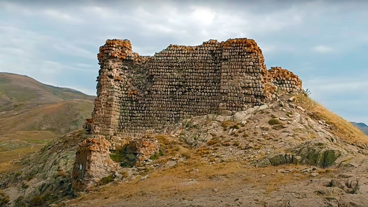 Karlıca (Şoşik) Kalesi Hakkında Bilgiler (Hamur/Ağrı)