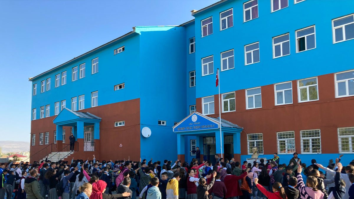 Mehmet Melik Özmen Ortaokulu (DİYADİN / AĞRI)