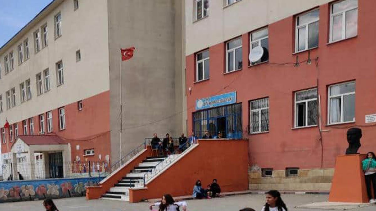 Şehit İlhan Demir Yatılı Bölge Ortaokulu DİYADİN / AĞRI