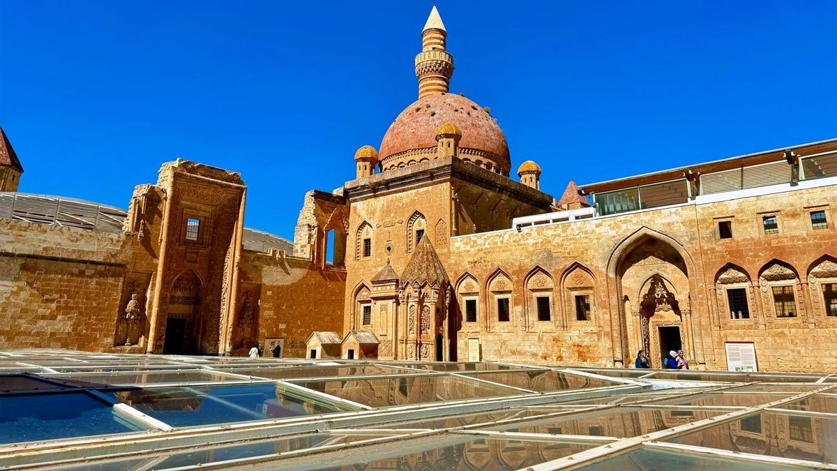 Van ile İshak Paşa Sarayı Arası Kaç Km? Kaç Saat? Doğubayazıt/Van Mesafe Bilgisi!