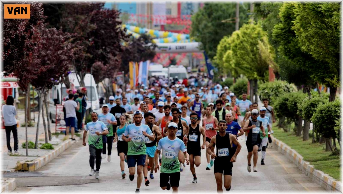 1. Van Denizi Yarı Maratonu başladı