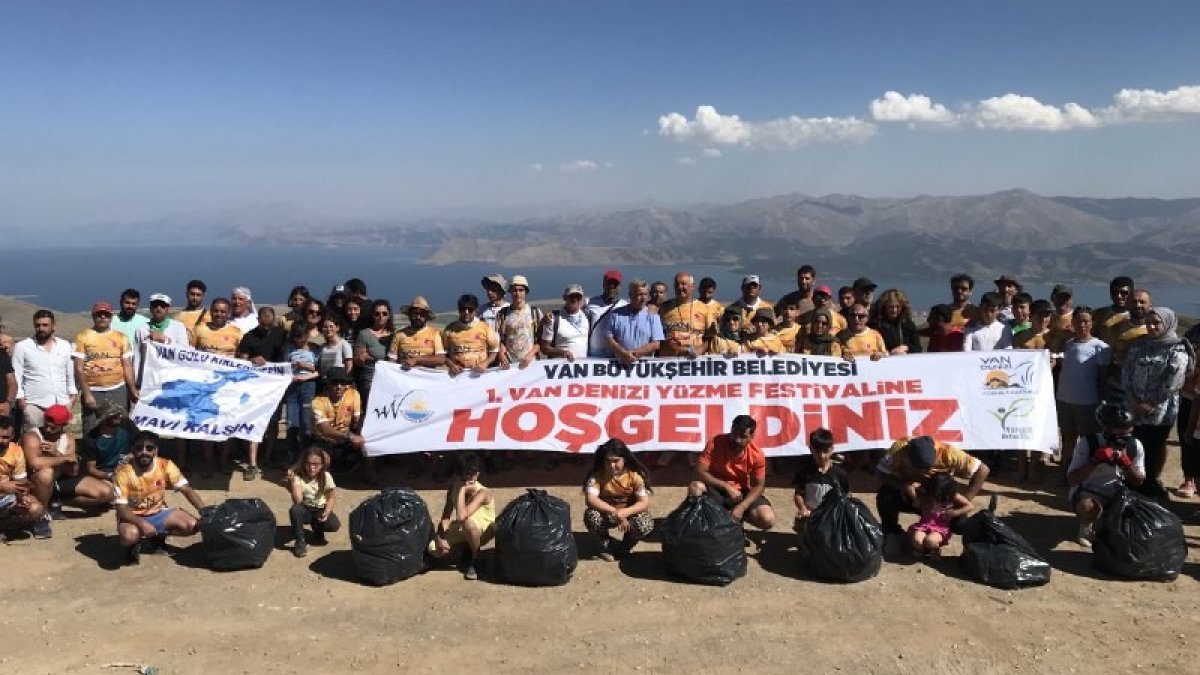 1. "Van Denizi Yüzme Festivali" 2 bin 500 rakımlı Nemrut Krater Gölü'nde sona erdi