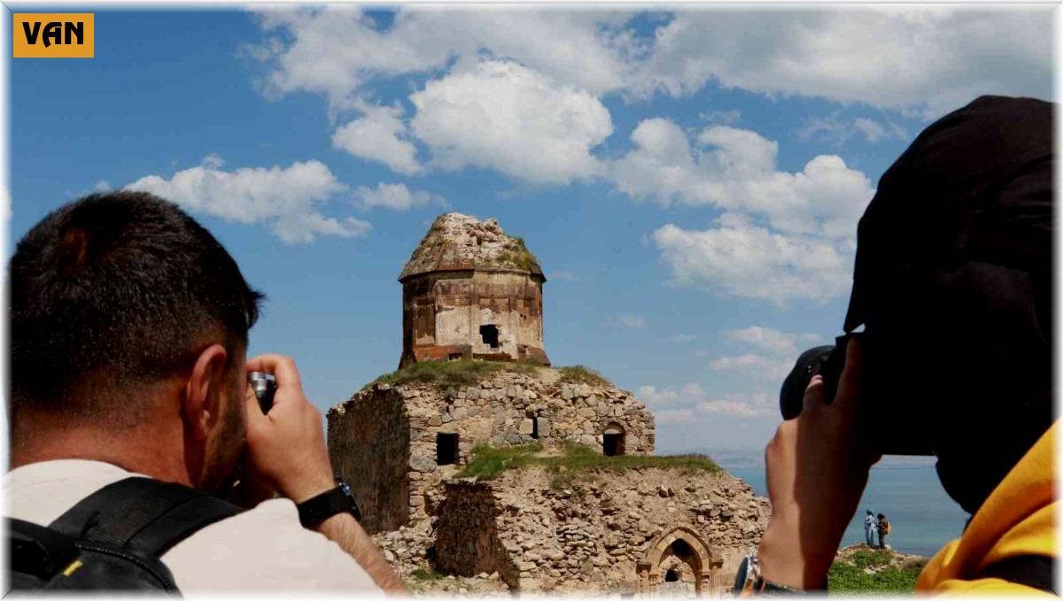 1. Van Fotoğraf Maratonunun ilk günü renkli görüntülerle tamamlandı