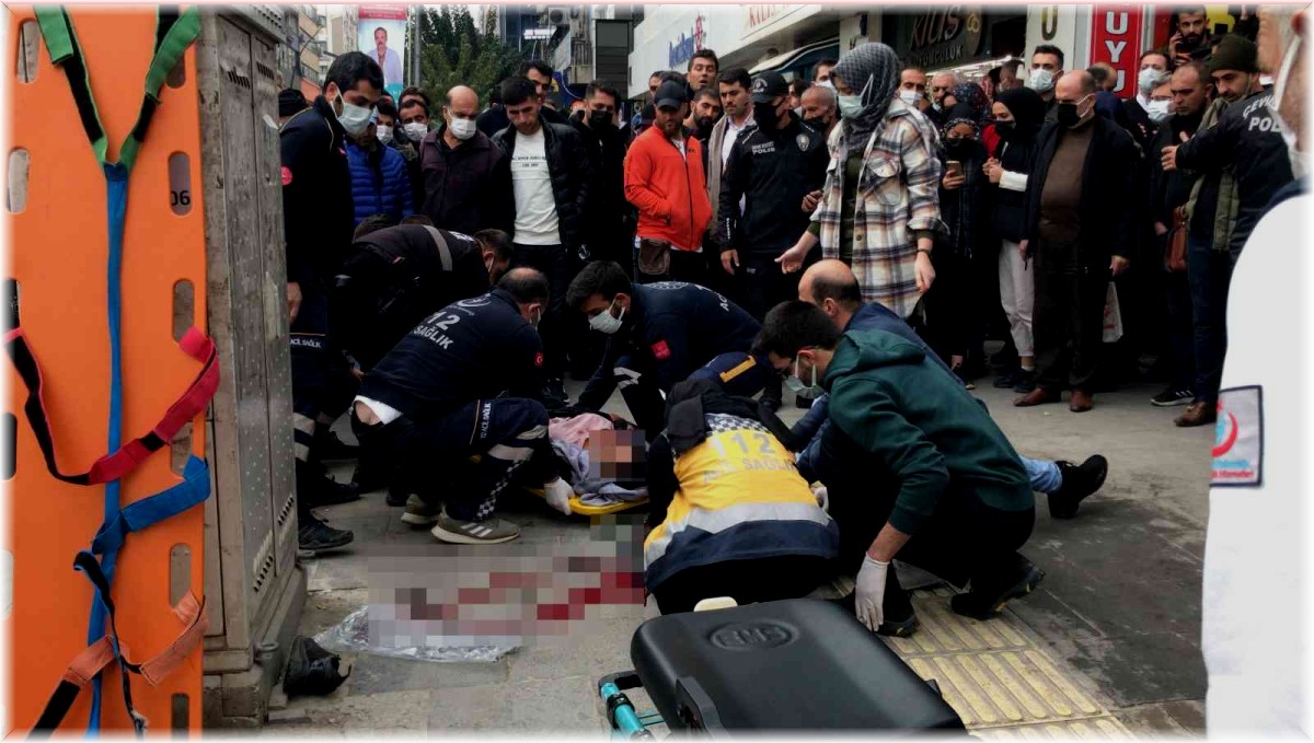 10'uncu kattan kendini boşluğa bıraktı, aşağıdaki vatandaşın üzerine düştü: 1 ölü, 1 yaralı