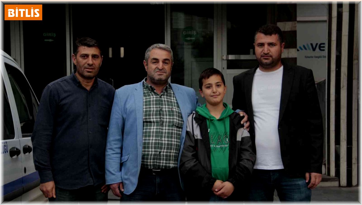 10 yaşındaki çocuk yerde bulduğu 50 bin TL'lik altını sahibine teslim etti