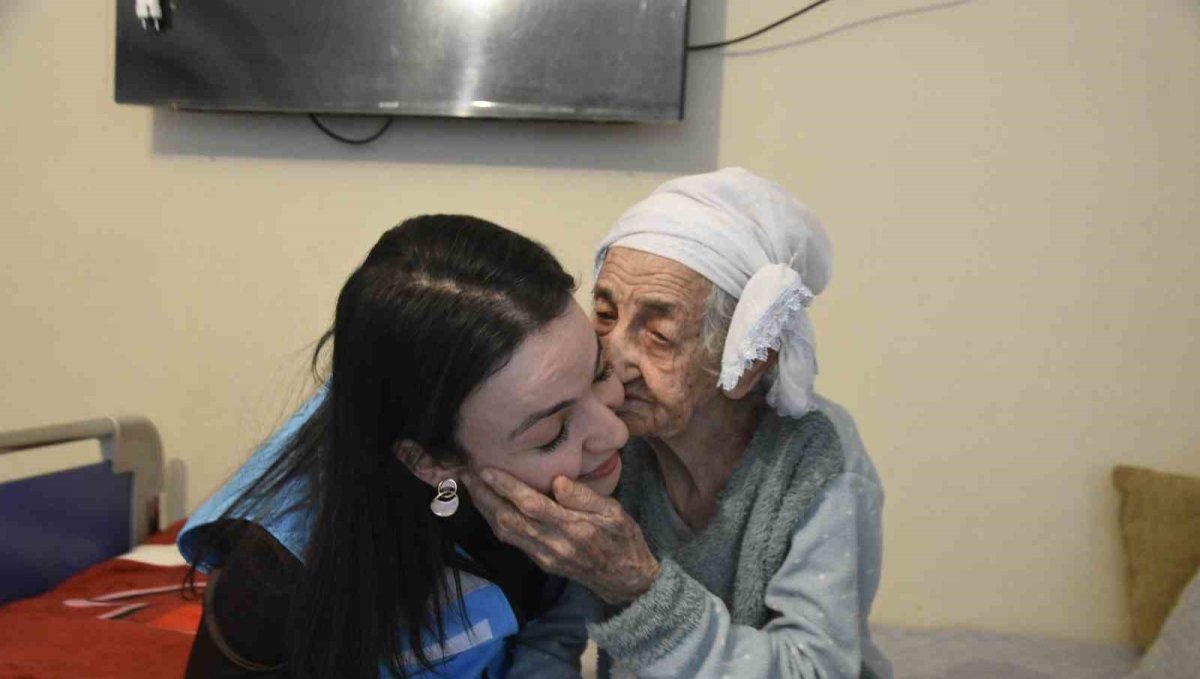 101 yaşındaki hastaya evde özel bakım