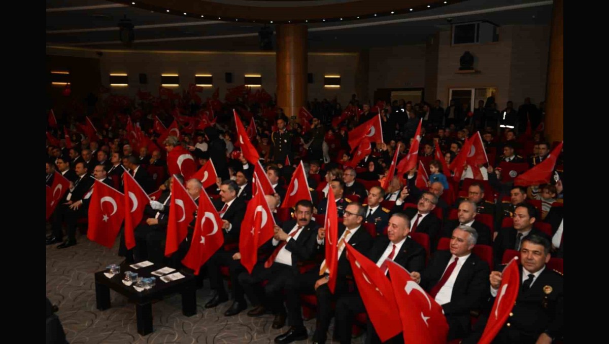 102. yıllık coşku salona sığmadı