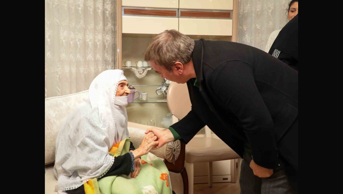 105 yaşındaki kadına Vali sürprizi