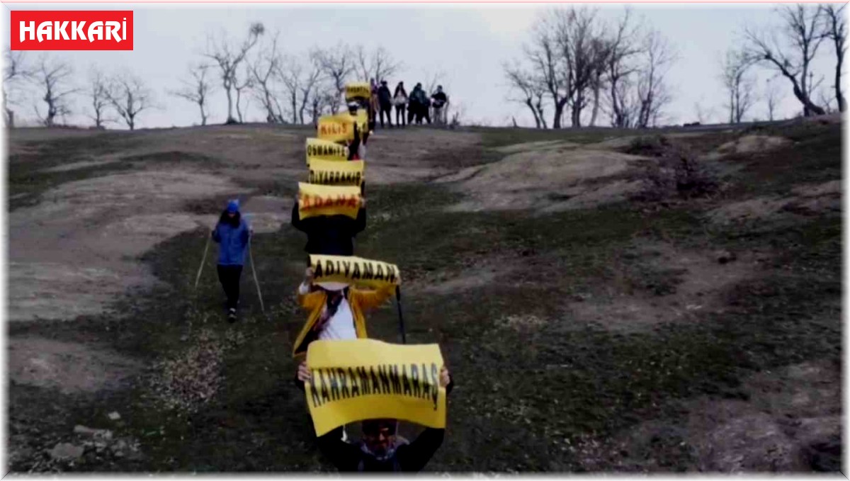 11 ilin isminin yazdığı pankartlarla doğa yürüyüşü