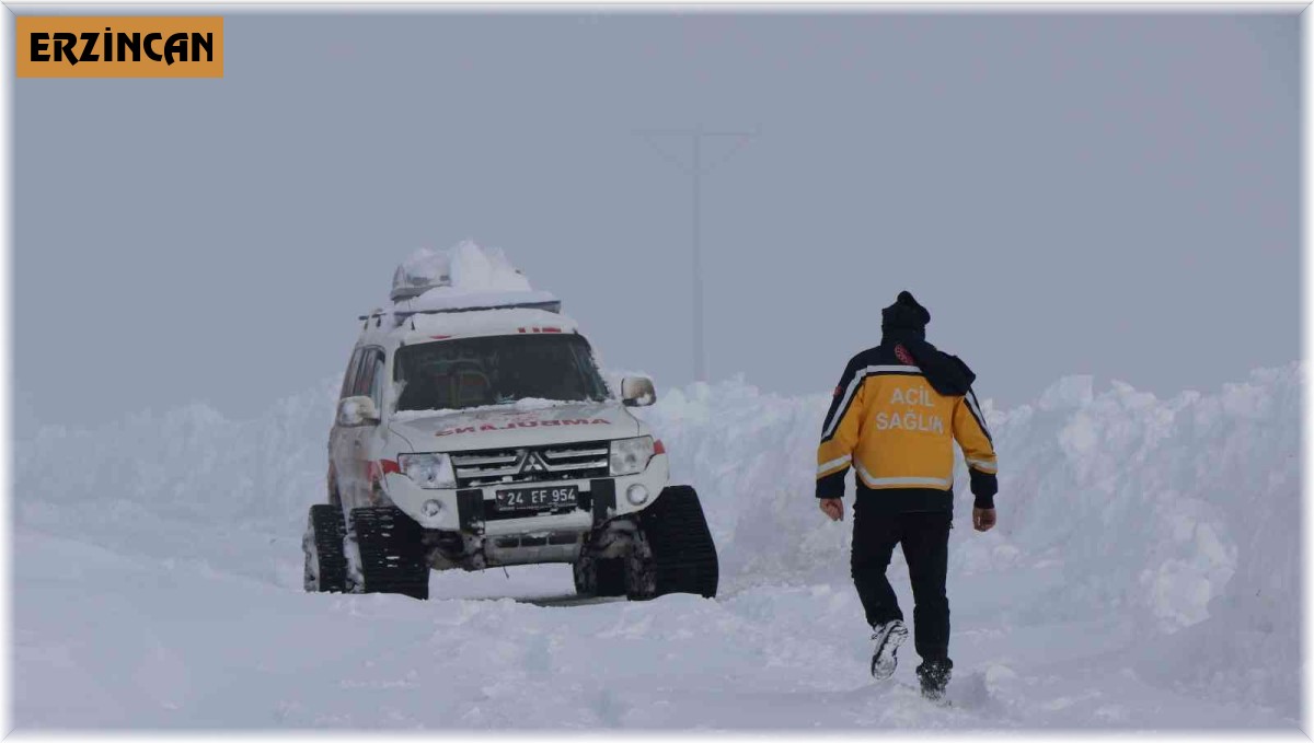 112 Acil Sağlık ekipleri karlı yolları aşıp hastalara ulaşıyor