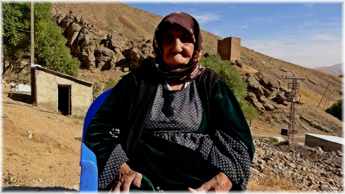 117 yaşındaki Muteber Nine korona virüsü yenmeyi başardı