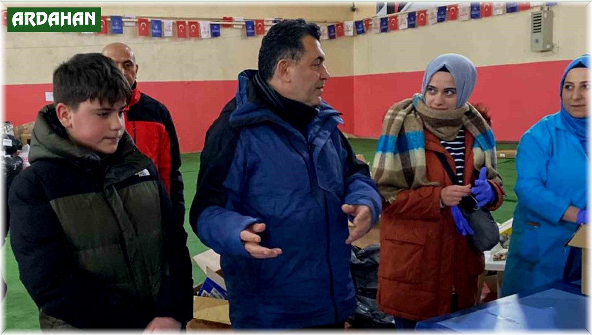 12 sınıf öğrencisi harçlığını depremzedelere bağışladı