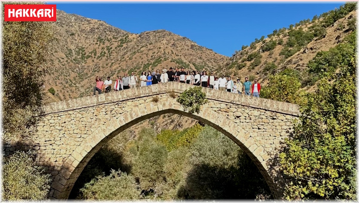 120 kişilik grup Şemdinli'nin tarihi mekanlarını gezdi