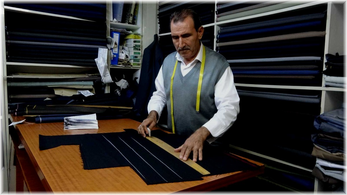 13 yaşında başladığı terziliği yarım asırdır ilk günkü şevkle sürdürüyor