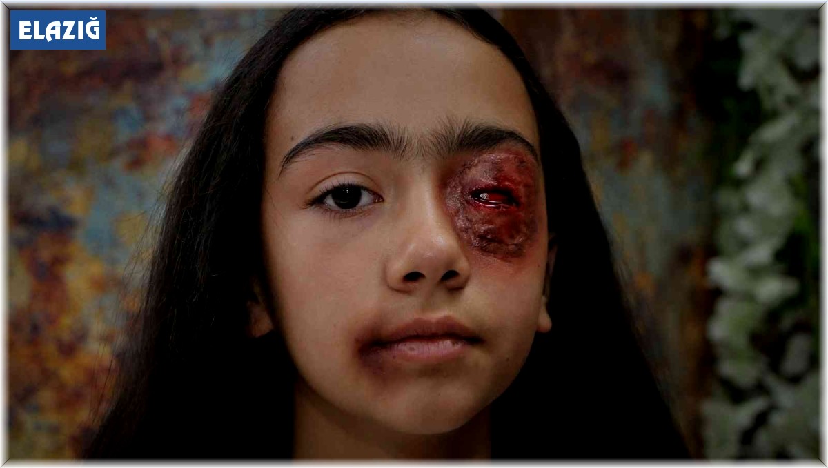 13 yaşındaki Efe yaptığı makyajla profesyonellere taş çıkartıyor