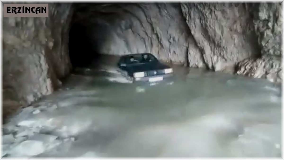 132 yıllık taş yol suyla doldu