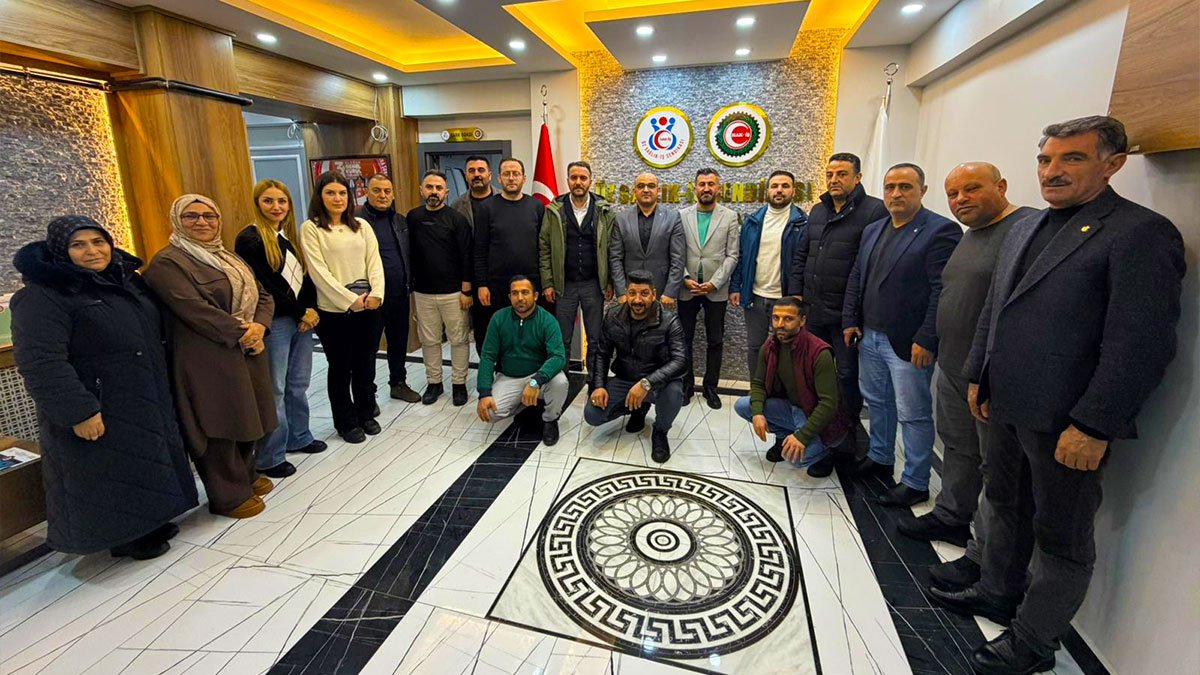 AK Parti Ağrı İl Başkanı İlhami Yıldız, Öz Sağlık-İş Sendikası’nda sağlık emekçileriyle bir araya geldi