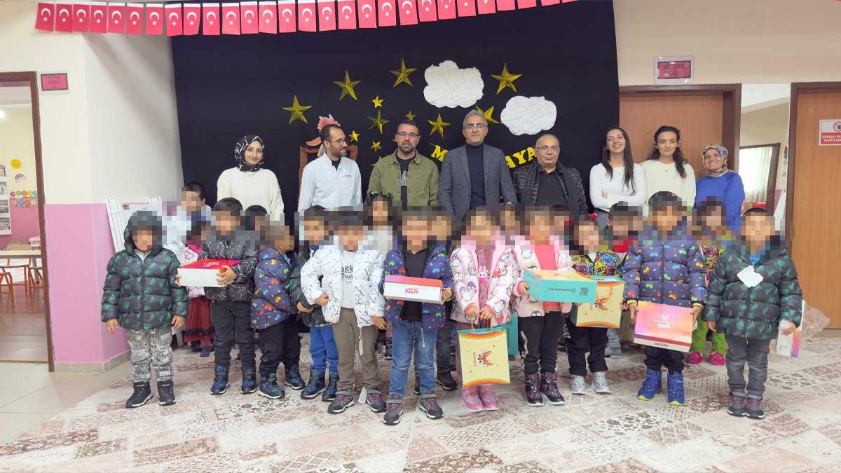 Ağrı İbrahim Çeçen Vakfı’ndan Doğubayazıt’ta 1200 öğrenciye kışlık destek