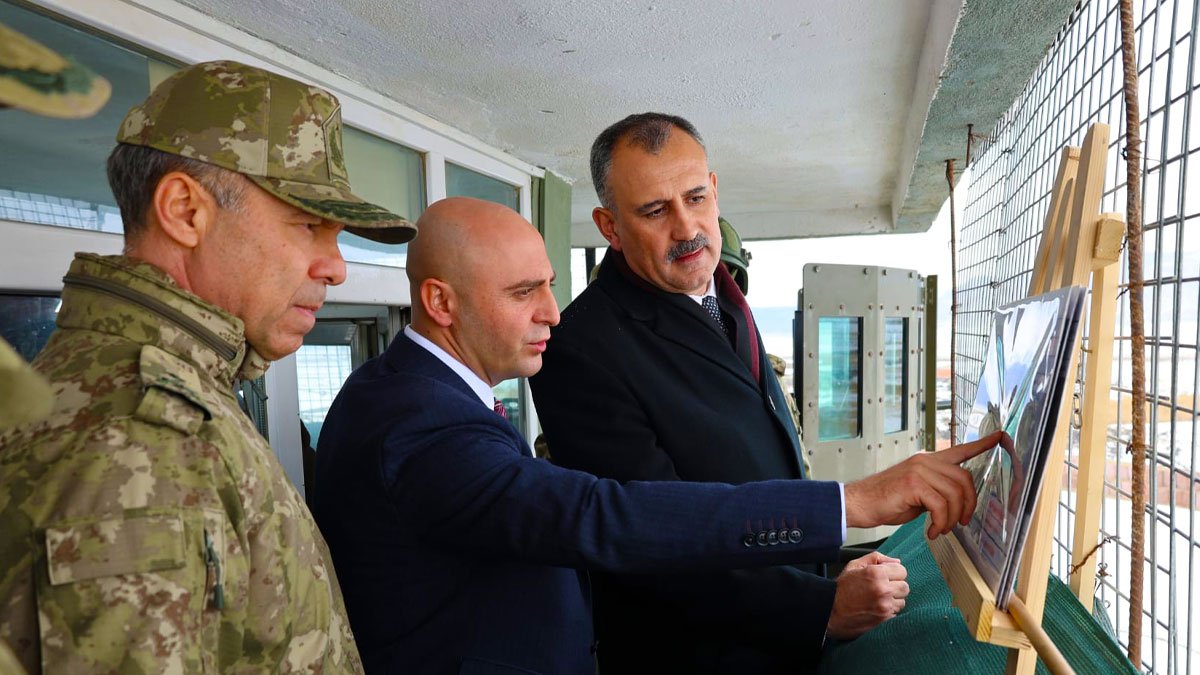 Ağrı sınırında güvenlik önlemleri artırılıyor: Vali Bozkurt hudut karakolunda