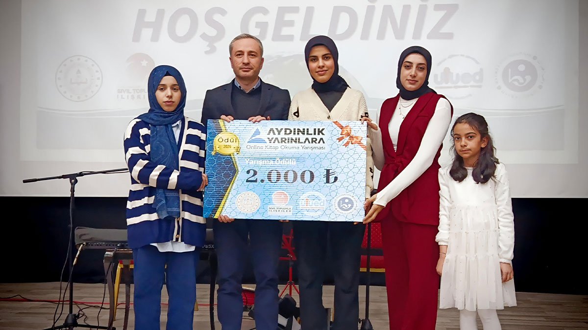 Patnos’ta kitapla büyüyen başarı: “Aydınlık Yarınlara” yarışmasında öğrenciler ödüllerini aldı