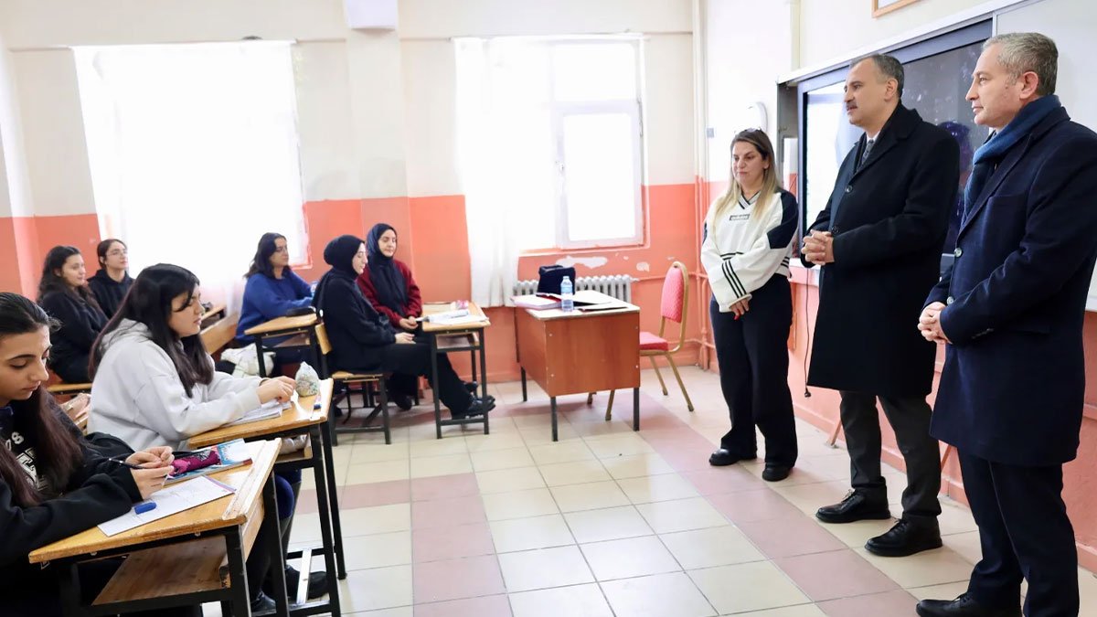 Ağrı Valisi Önder Bozkurt’tan okul ziyareti ve güvenlik toplantısı