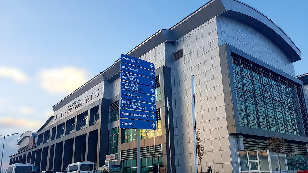 Ağrı’daki hastane tam kapasite çalıştı: Bir günde 5 bin muayene, 60 ameliyat