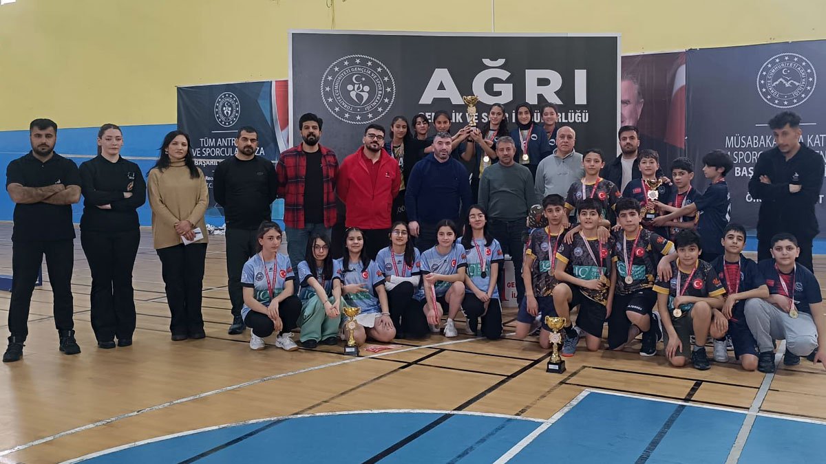 Okul Sporları Badminton’da Ağrı’nın şampiyonları belli oldu