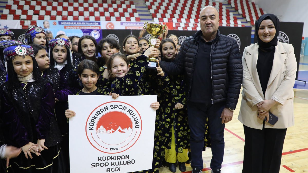 Ağrı’da halk oyunlarında zirve belli oldu, En yüksek puanı alan okullar açıklandı