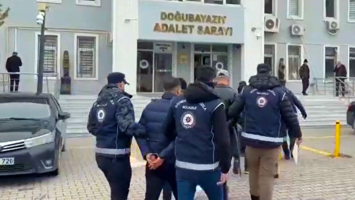 Doğubayazıt İlçesinde Göçmen Kaçakçılığı Operasyonu Yapıldı, 5 Kişi Hakkında İşlem Başlatıldı