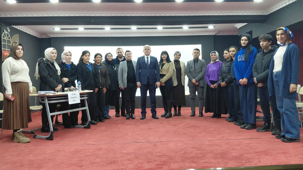 Tutak’ta “Korkma! Gençliğin Ruhu Burada” Temalı Liseler Arası Bilgi Yarışması Yapıldı