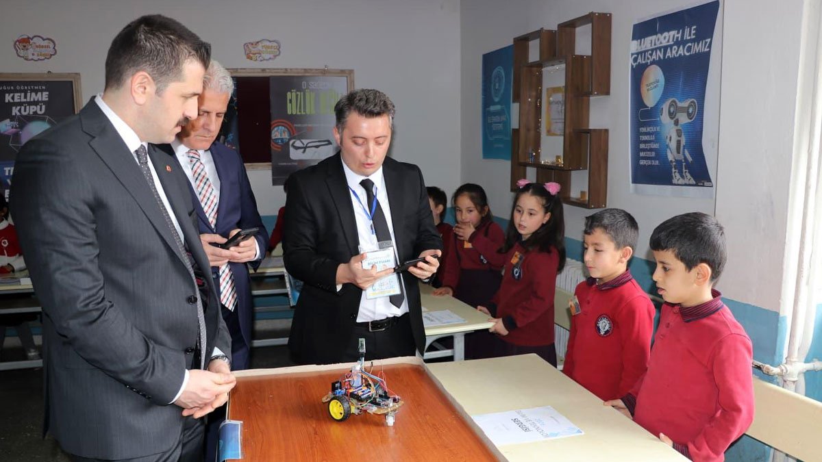 Tutak’ta Minik Bilim İnsanlarının Projeleri Büyük İlgi Gördü