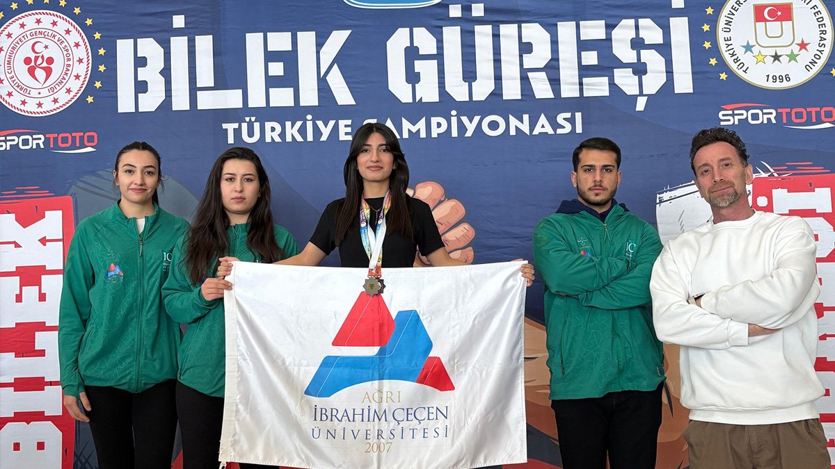 Ağrı İbrahim Çeçen Üniversitesi sporcuları bilek güreşinde Türkiye dereceleri elde etti