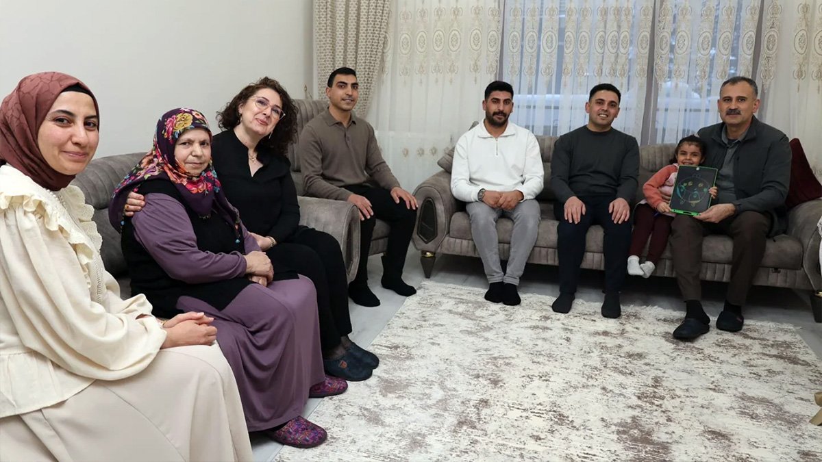 Ağrı Valisi Bozkurt’tan 8 Mart’ta Şehit Annesine Anlamlı İftar Ziyareti